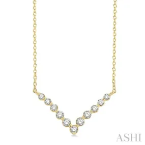 1/4 Ctw Chevron Round Cut Diamond Necklace in 14K Yellow Gold