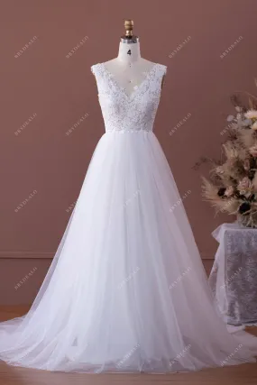 Chic Flower Lace V-neck Tulle A-line Long Wedding Dress