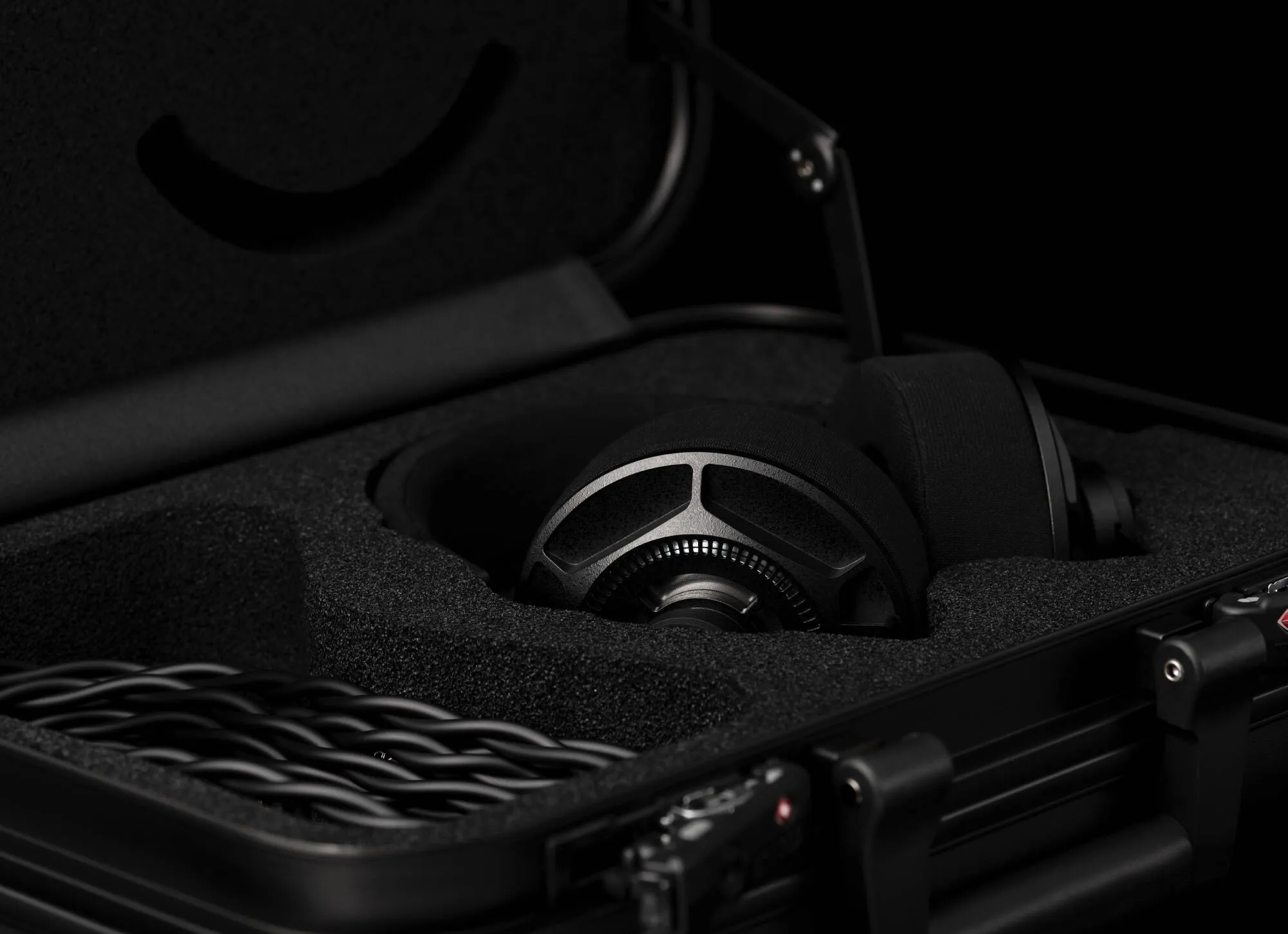 Final D8000 DC - Planar Magnetic Headphones with Detachable OFC Cables