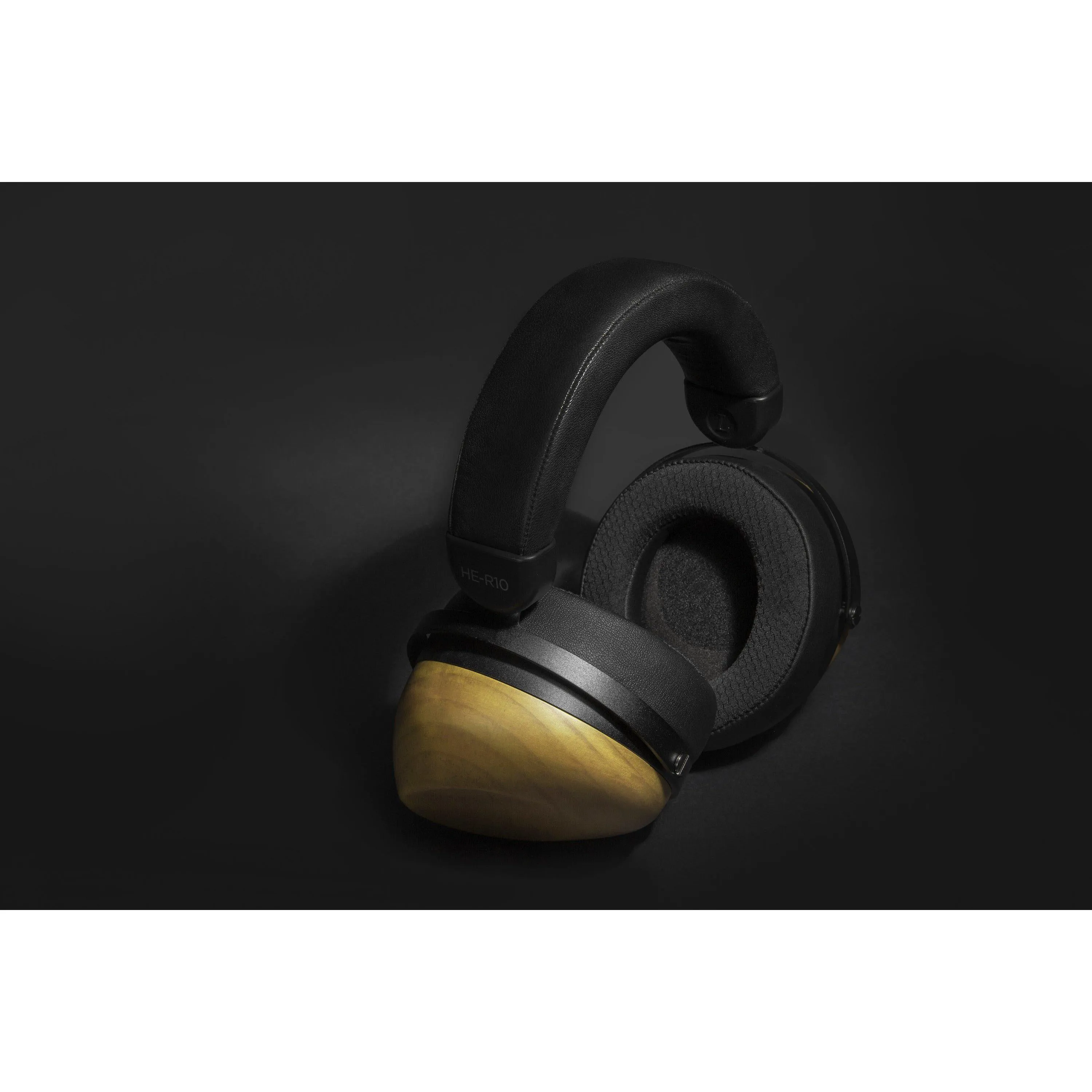 HIFIMAN HE-R10D | Closed-Back Dynamic Headphones