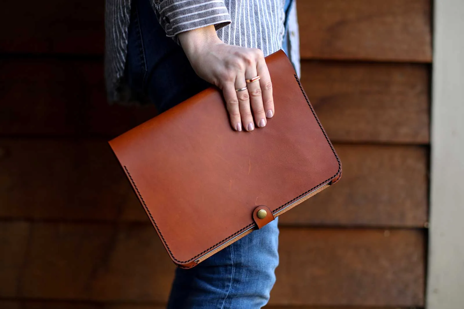 iPad Air 2020-2024 Classic Leather Case