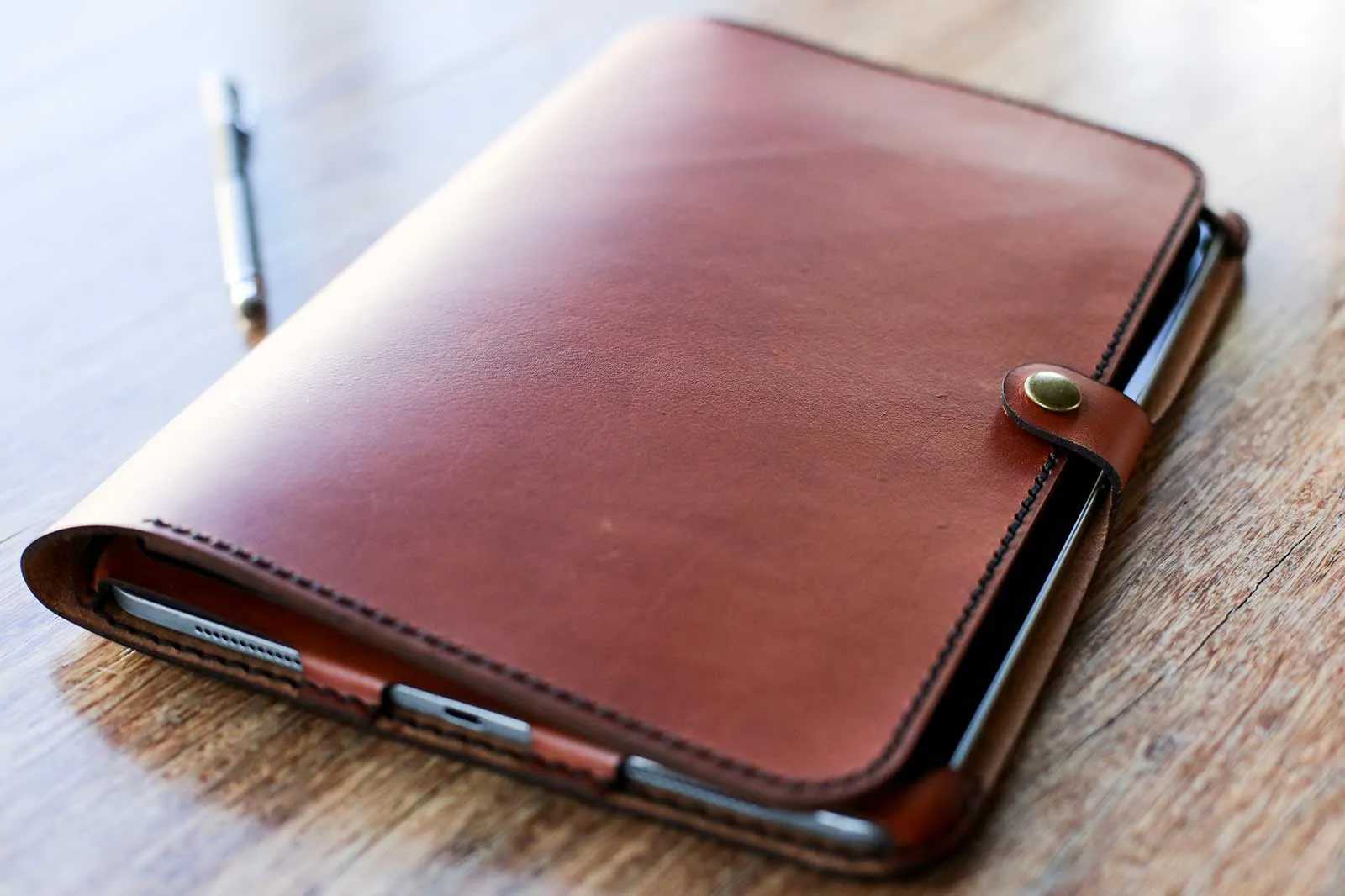 iPad Air 2020-2024 Classic Leather Case