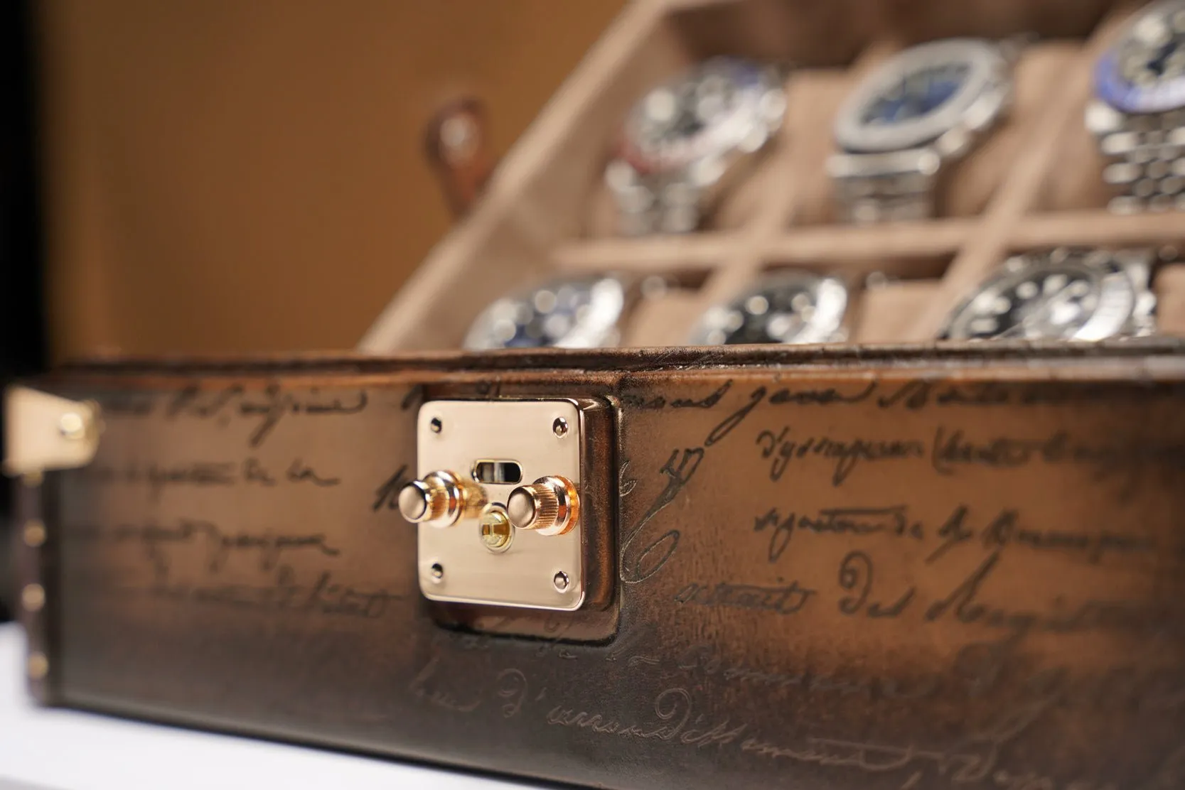 Petra Watch Case - Parchment Patina Java