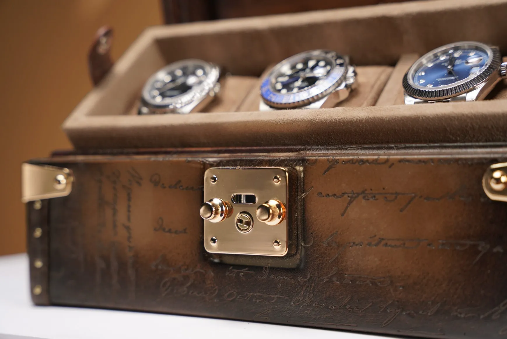 Petra Watch Case - Parchment Patina Java